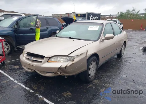 2000 Honda Accord 2.3 Lx from USA, damaged, VIN 1HGCG6658YA043216
